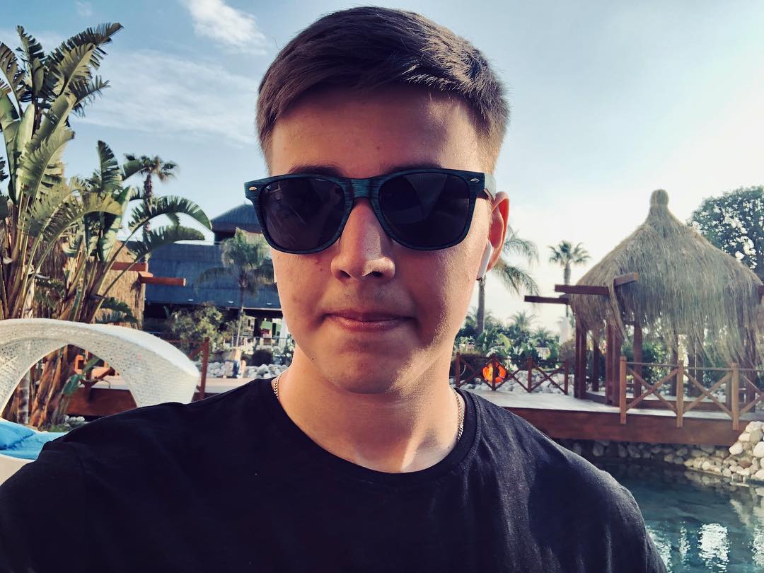 Андрей Зернов логотип