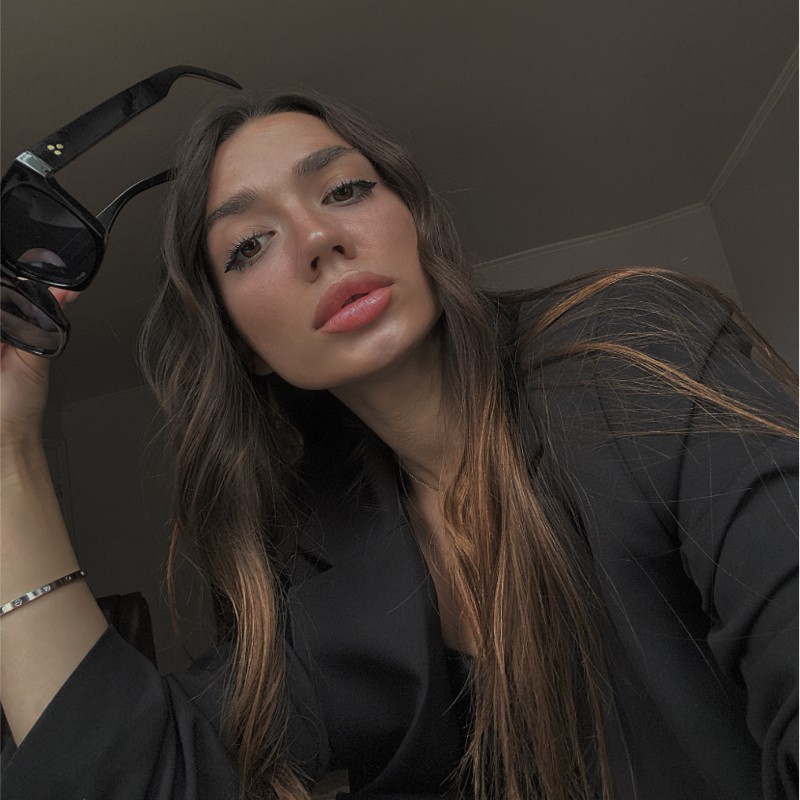 Darina Zakharenkova логотип