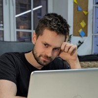 Edward Vitalyev логотип