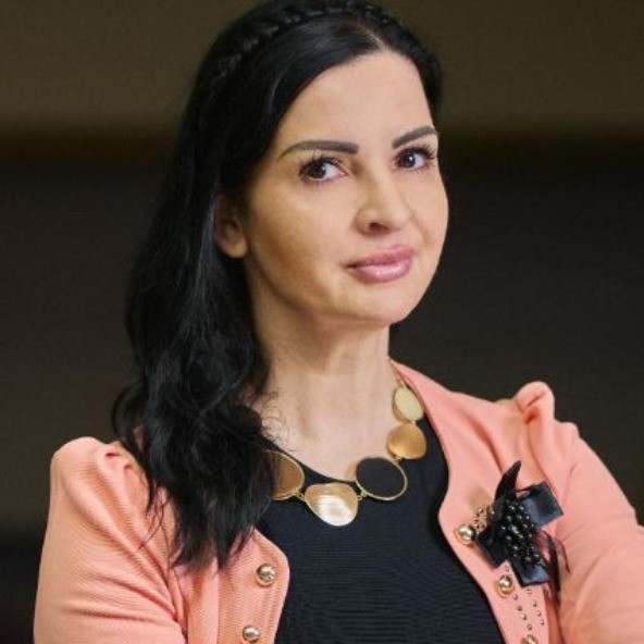 Ivana Flynn логотип