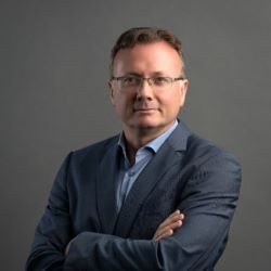Julian Jarvis логотип