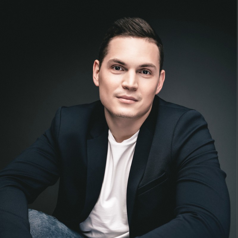 Maxim Makovetskiy логотип