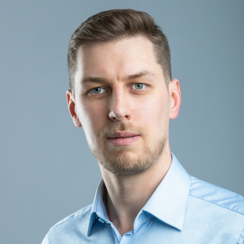 Олег Смолеров логотип