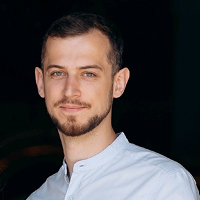 Pavlo Famuliak логотип