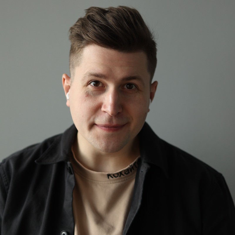 Roman Mykhalchuk логотип